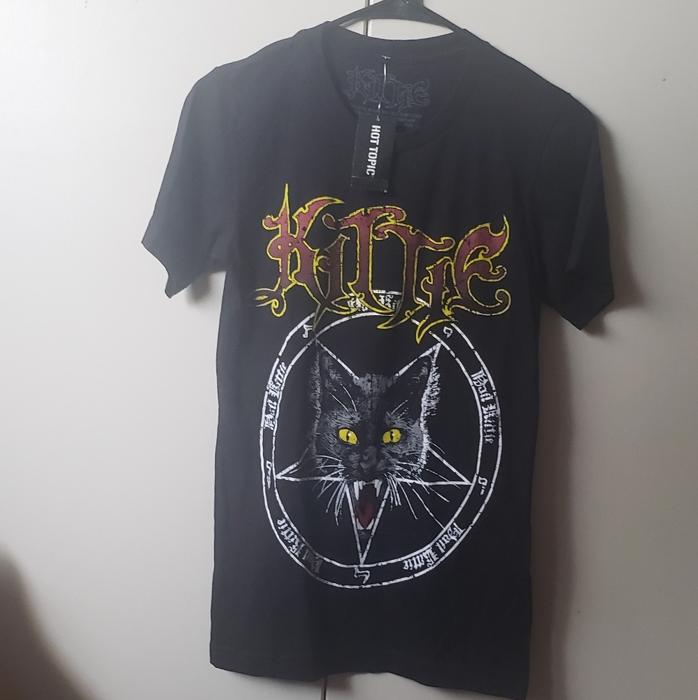 Hot Topic Black Graphic T-Shirt